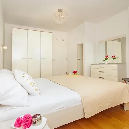 Sun Apartment